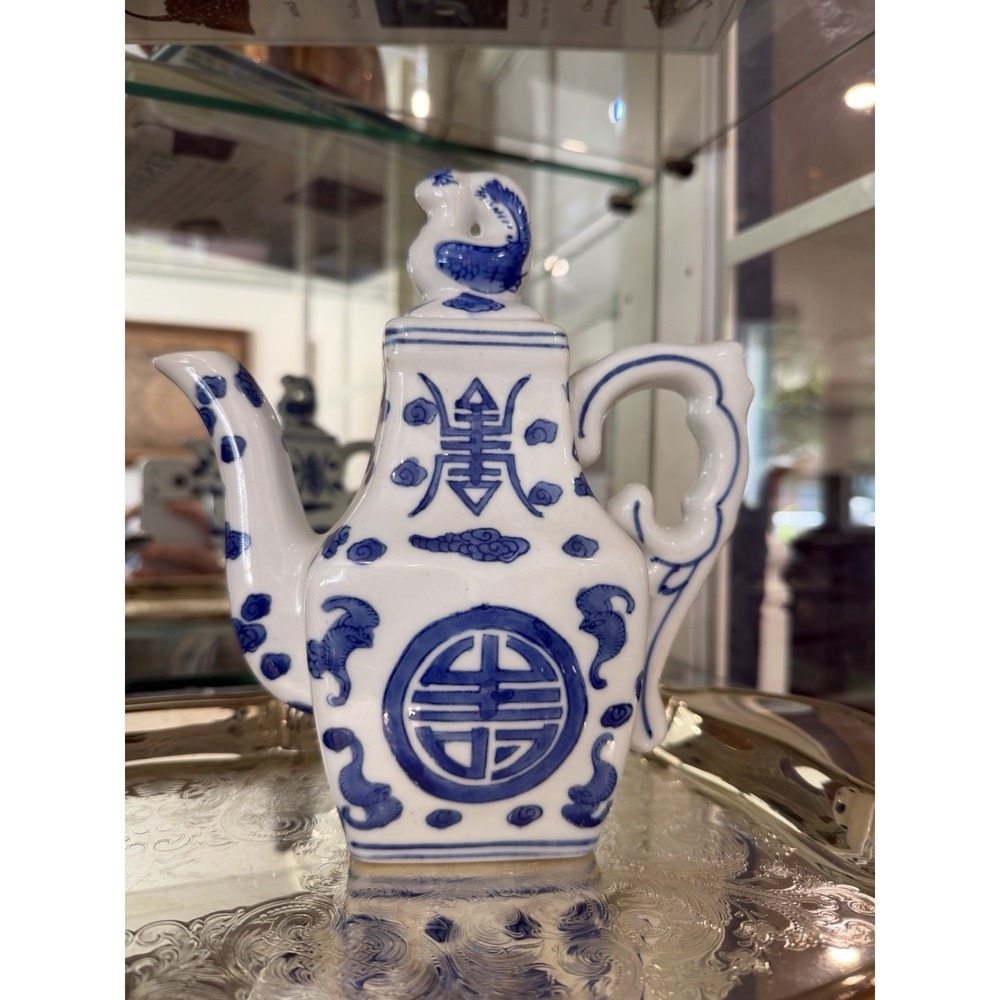 Vintage Traditional Chinese White and Blue Porcelain Teapot 7 Inch Collectible